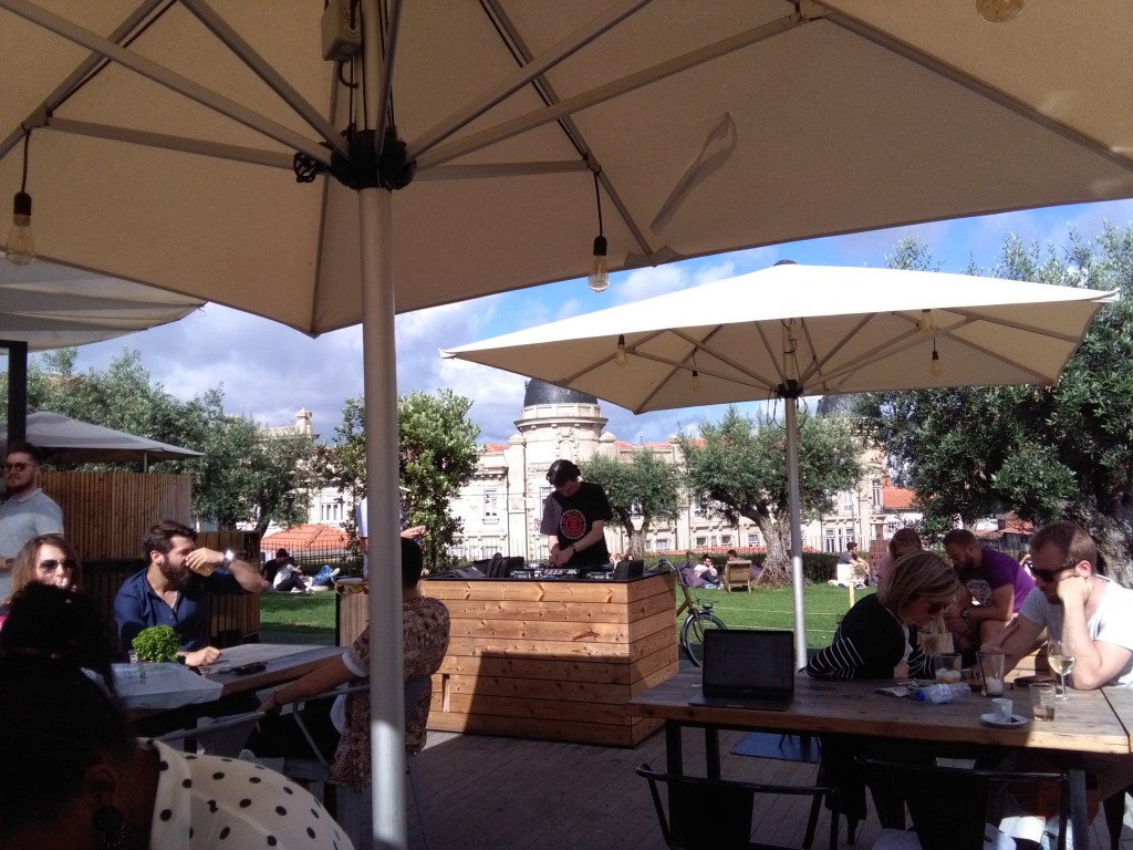 bar in het stadspark BASE