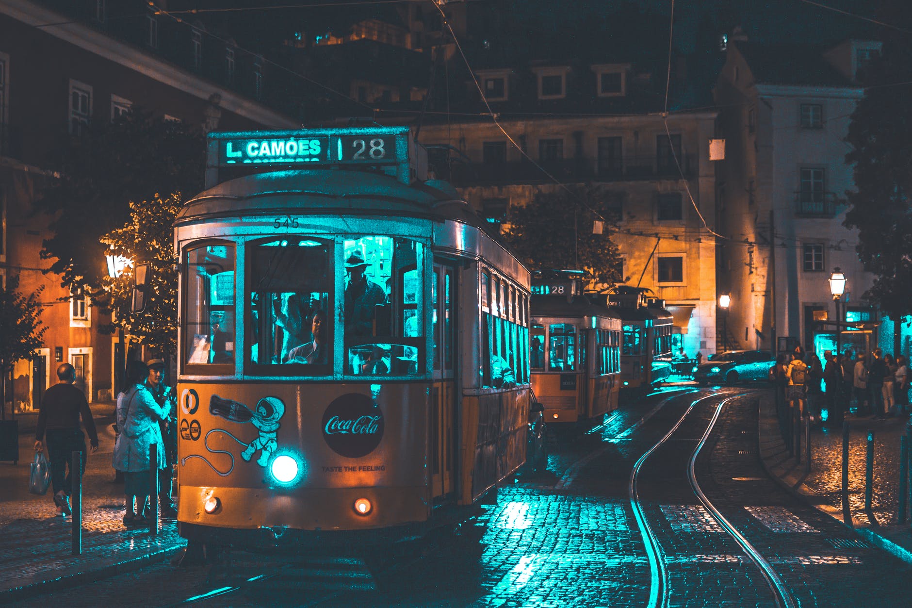tram lissabon nacht