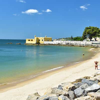 praia-caxias-beach-forte-giribita stranden vlakbij lissabon en estoril, cascais
