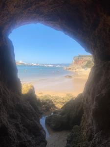 familiestrand-praia-grande-ferragudo-algarve-portugal