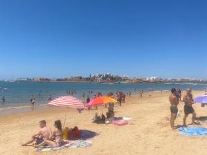 familiestrand-praia-grande-ferragudo-algarve-portugal