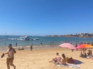 familiestrand-praia-grande-ferragudo-algarve-portugal