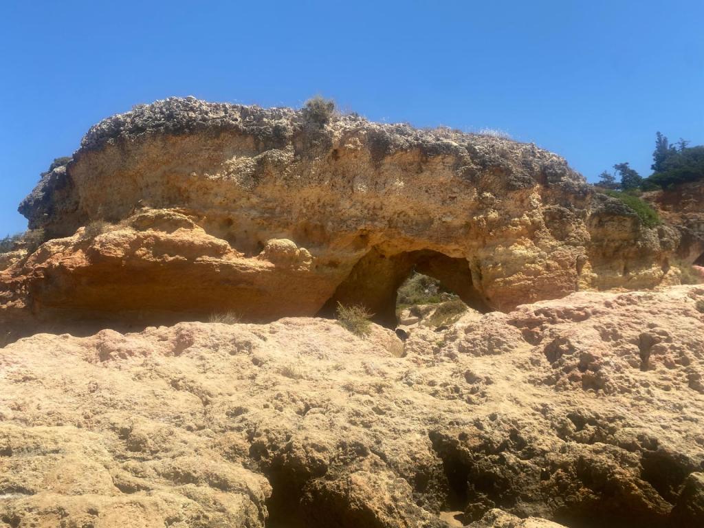 familiestrand-praia-grande-ferragudo-algarve-portugal